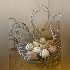 Farmhouse Wire Chicken hen Egg basket w 9 eggs